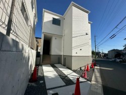 静かな住環境をお探しのファミリー様!陽当り良好南向きバルコニー♪WIC付!