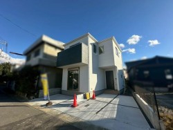 オール電化ZEH水準省エネ住宅！
敷地内には2台駐車可能です♪
生活利便施設が徒歩圏内！