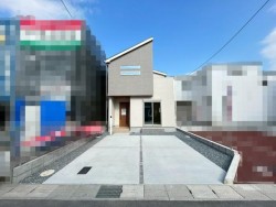 令和8年3月完成予定！
リビングには畳コーナー！
敷地内には2台駐車可能です！
南側バルコニーで日当たり良好♪収納スペース、設備充実♪