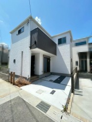  ZEH水準省エネ住宅のため光熱費を削減かつ快適な室内空間♪
トイレが２ヶ所♪
WICと全室広々とした収納つき♪
ピクニックや水遊びができる西代里山公園まで徒歩圏内♪