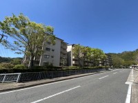  令和8年2月リフォーム完成予定！
団地内に商業施設があり、生活利便性良好！
