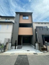 2面バルコニあるので、陽当り・通風良好◎
混雑知らずの二つのトイレ！
パントリー付きで、キッチン収納が楽々♪