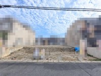  間口広々6.8ｍの30坪の土地！
裏側駐車場につき、日当たり＆通風良好！
建築条件無土地！
