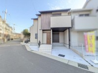  洗面室のすぐ横に、便利なバルコニーがあるので、洗濯がもっとスムーズに！
家族が集まる、ゆとりの20帖LDK！
固定階段式ロフト付きで、収納が楽々♪