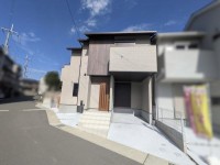 洗面室のすぐ横に、便利なバルコニーがあるので、洗濯がもっとスムーズに！
家族が集まる、ゆとりの20帖LDK！
固定階段式ロフト付きで、収納が楽々♪