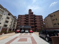 JR桂川駅徒歩７分★
オートロック・防犯カメラ付きです！
