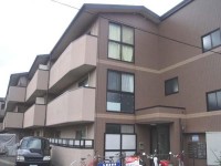 駐車場代込み★バス停徒歩2分★
オートロック・エアコン付★