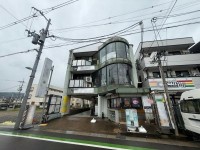  阪急長岡天神駅まで徒歩5分★
大型スーパーの前で目立つ立地です★