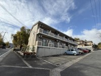 礼金ナシ★駅も徒歩圏内で便利です★
エントランスに防犯カメラアリ!