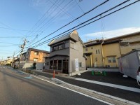  2025年2月全面リフォーム済み★
大通り沿いで目立つ立地ですよ。