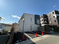  2025年12月完成の新築メゾネット★
駅まで徒歩8分です。ネット無料★
