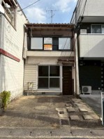 敷金礼金なし!駐車スペースありの貸家です。
ペットの飼育相談可能です★