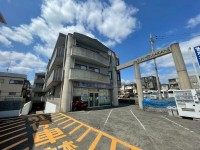  大通り沿いの1階店舗が出ました★
車2台無料で駐車可能です！