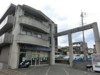  大通り沿いの1階店舗が出ました★
車2台無料で駐車可能です！